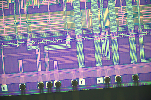 高倍顯微鏡下的電路